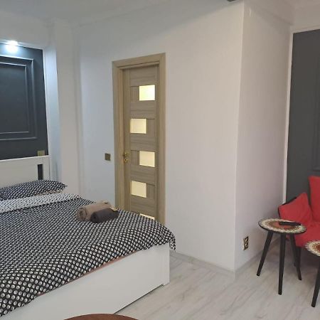 Апартаменты Deluxe Studio Oldtown Бухарест Экстерьер фото